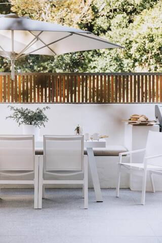 The Entire House – Lou and Lewie’s gallery image 2