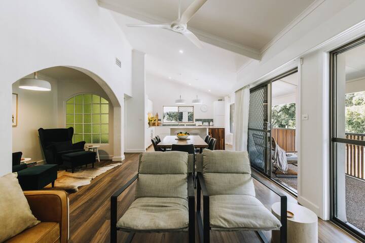 The Entire House – Lou and Lewie’s gallery image 4