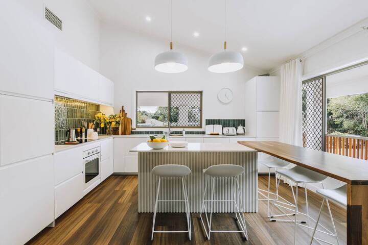 The Entire House – Lou and Lewie’s gallery image 3