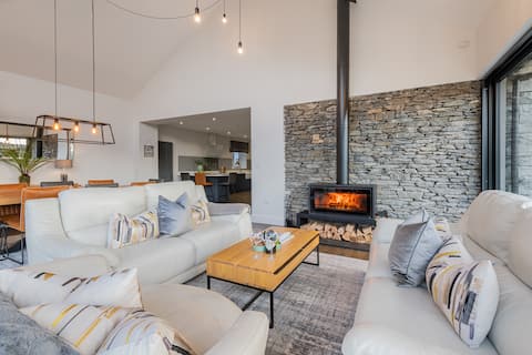 Broom Hill -Luxury Home with private Swim Spa!