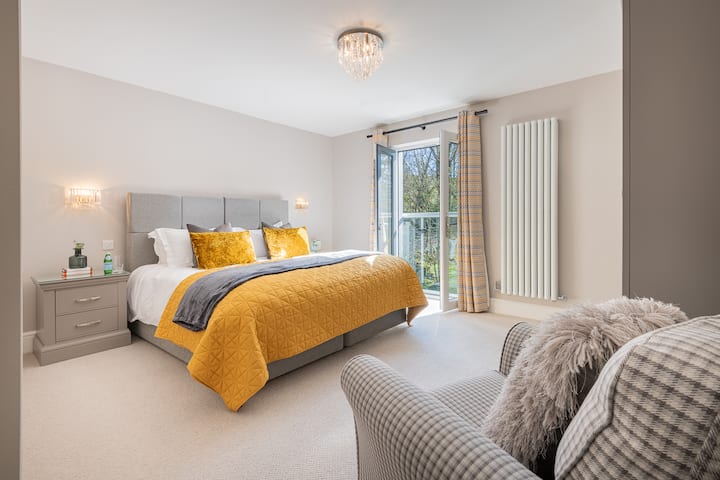 บรูมฮิลล์บ้านหรูพร้อมสปาว่ายน้ำ - พักได้ 8 คน