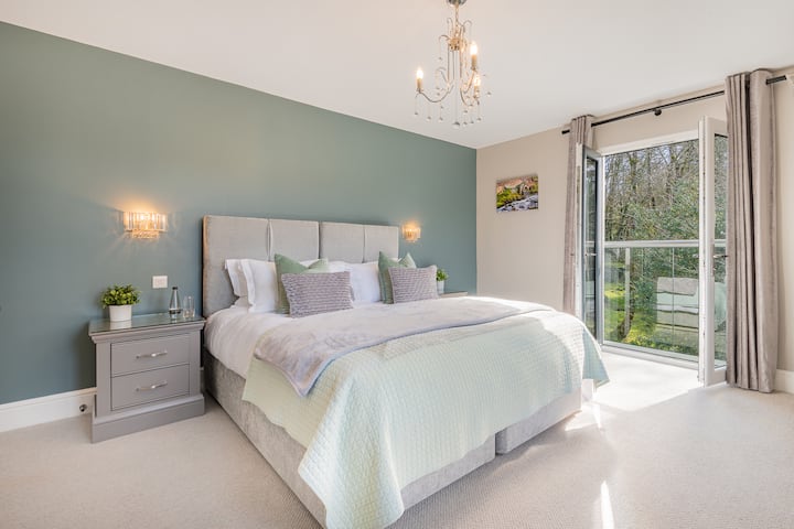 บรูมฮิลล์บ้านหรูพร้อมสปาว่ายน้ำ - พักได้ 8 คน