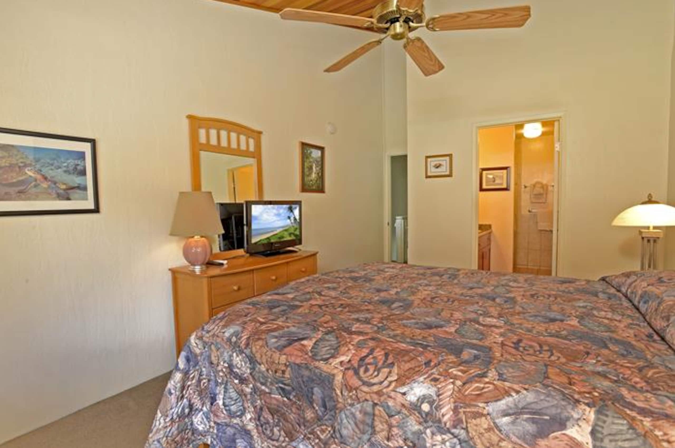 Condo in Kihei · ★4.86 · 2 bedrooms · 4 beds · No bathroom - Image 12