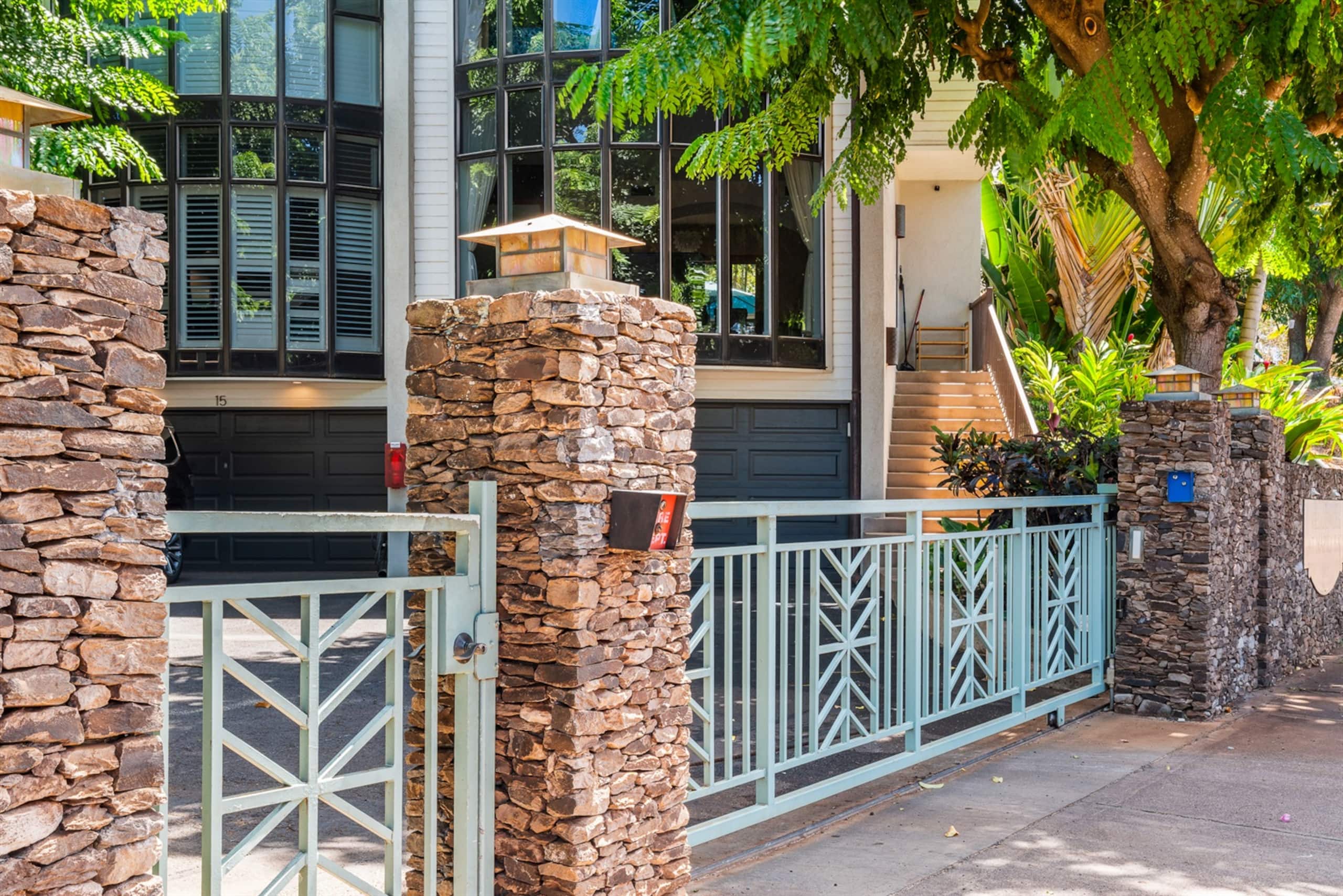 Townhouse in Lahaina · ★4.57 · 3 bedrooms · 5 beds · 2.5 private baths - Image 21