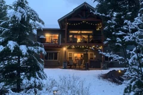 Riverfront/Hot tub/MTN views