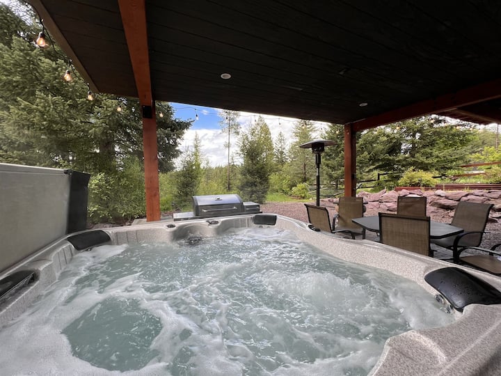 Ultimate Winter getaway! Hot Tub/Sauna/Game Room