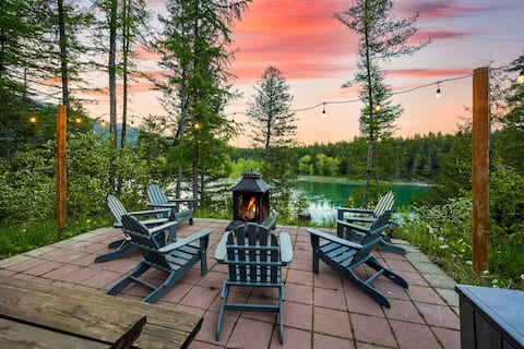 Riverfront Cabin, Hot Tub, Mountain Views
