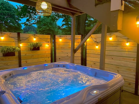 Geneva Loft |Spire/Winery-Mins Away|Hot Tub/Arcade