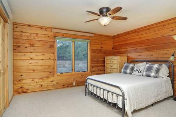 חדר שינה בקומה הראשית