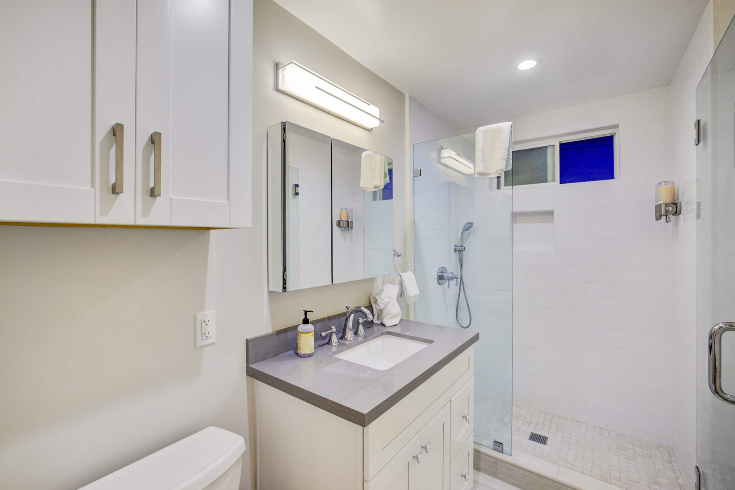 Home in South San Francisco · ★4.74 · 2 bedrooms · 2 beds · 1 private bath - Image 9