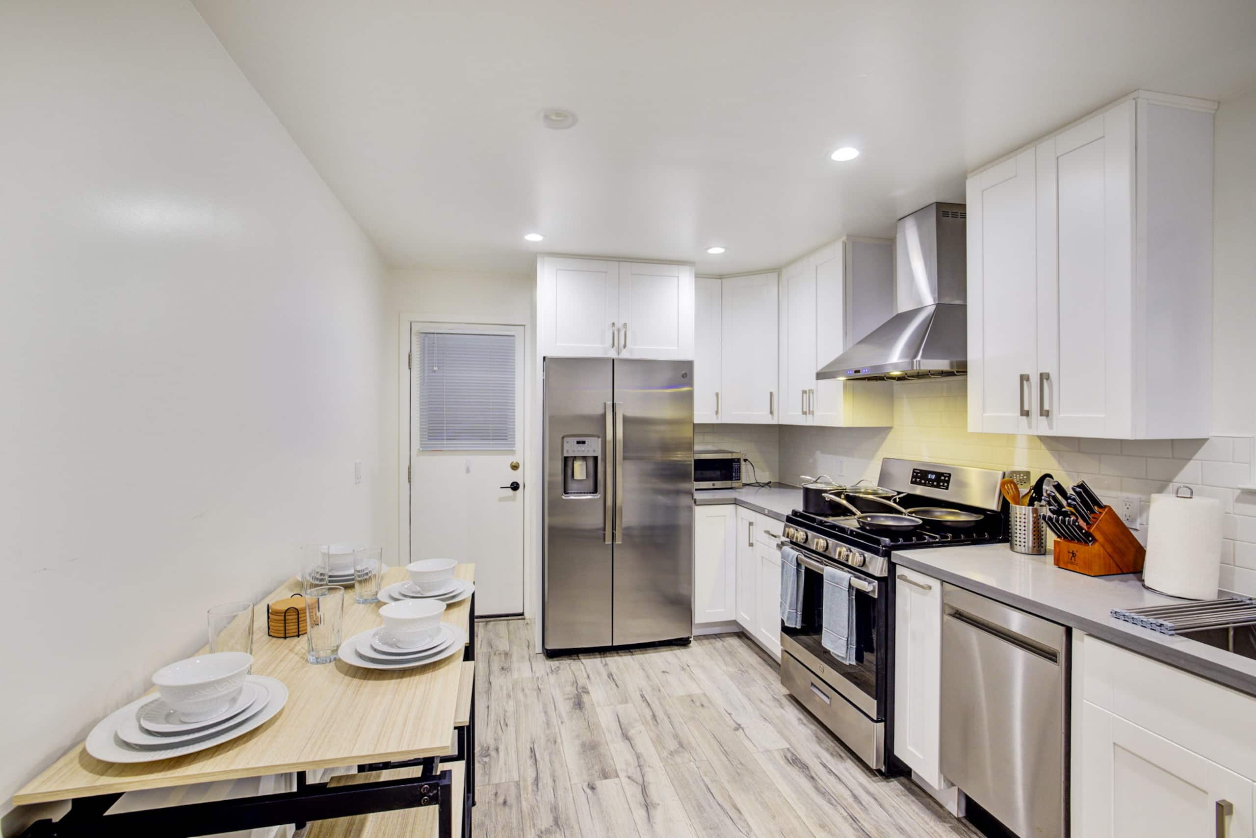 Home in South San Francisco · ★4.74 · 2 bedrooms · 2 beds · 1 private bath - Image 1