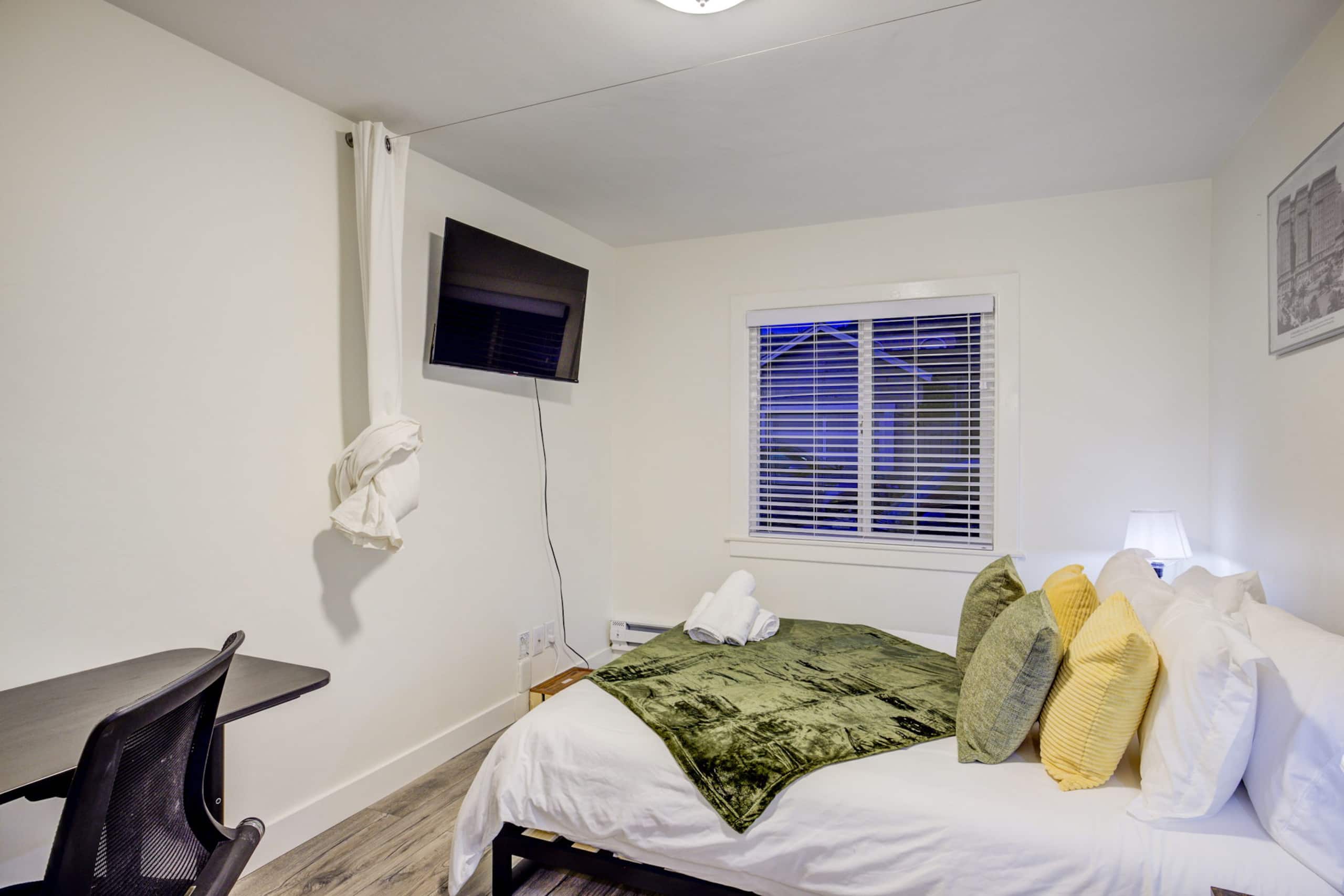 Home in South San Francisco · ★4.74 · 2 bedrooms · 2 beds · 1 private bath - Image 7