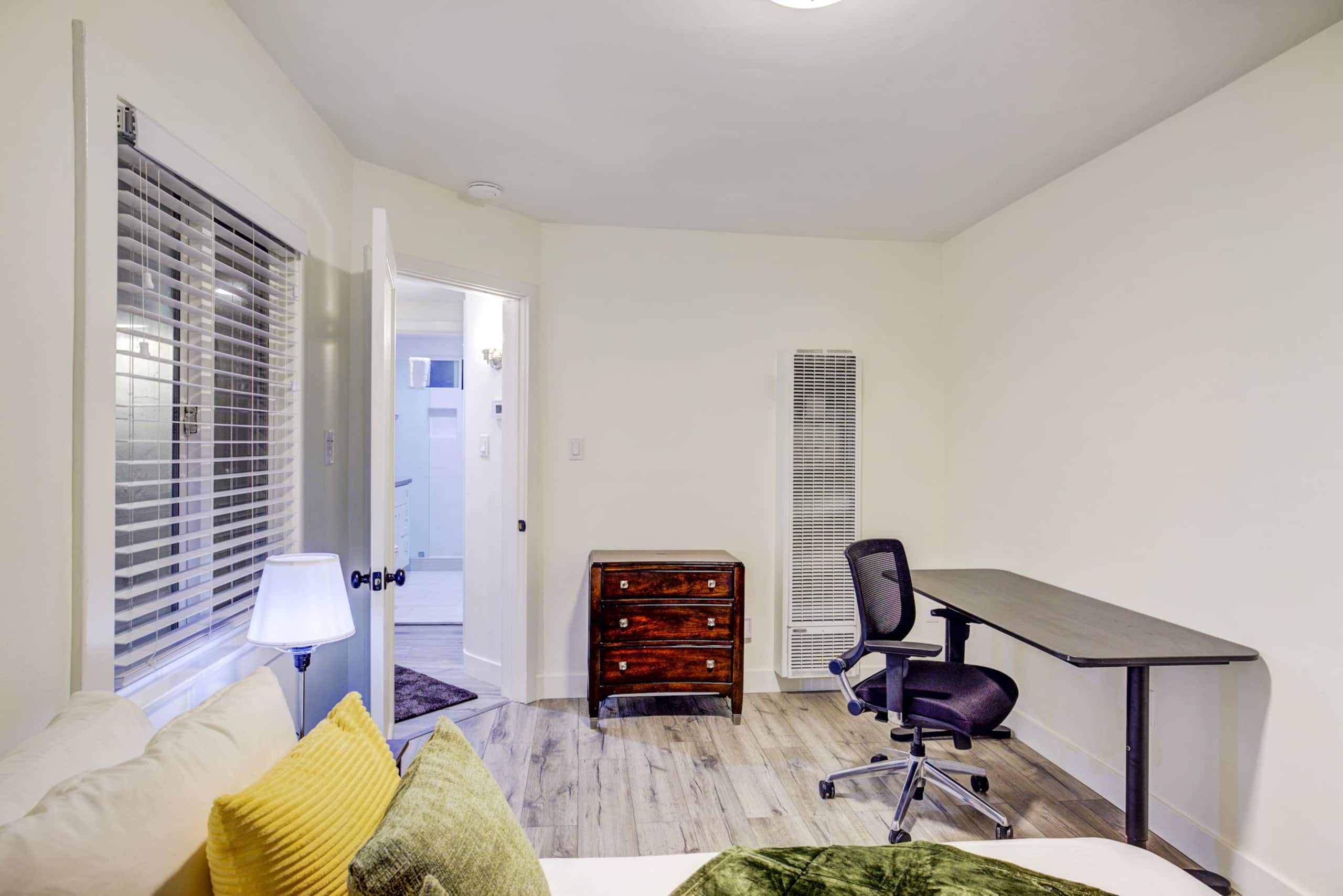 Home in South San Francisco · ★4.74 · 2 bedrooms · 2 beds · 1 private bath - Image 8