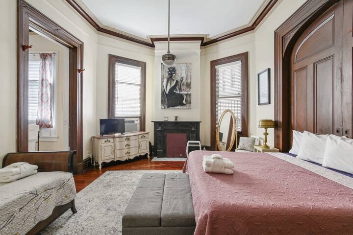 Enormous Marigny Haunted Mansion gallery image 4