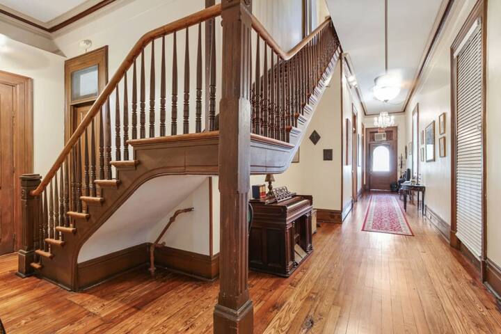 Enormous Marigny Haunted Mansion gallery image 3