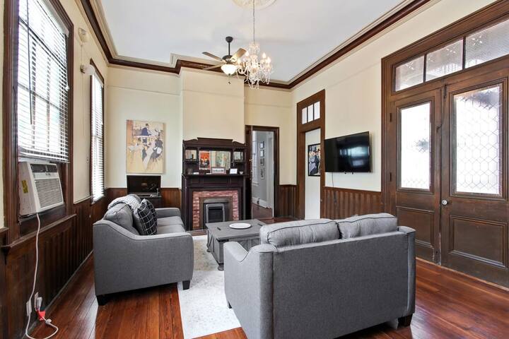 Enormous Marigny Haunted Mansion gallery image 2