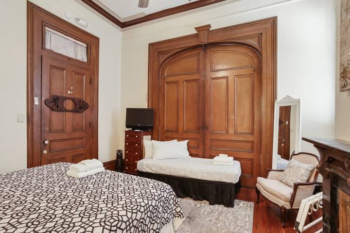 Enormous Marigny Haunted Mansion gallery image 5