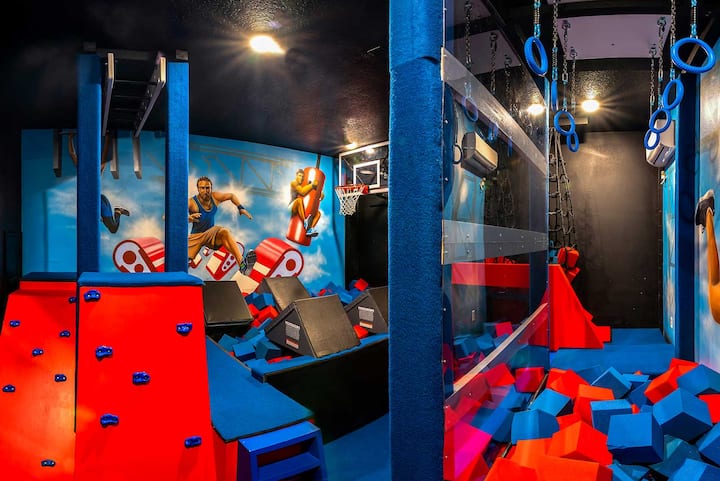 Home w/ Ninja RM, Candy Theme BR, & Theater - Houses for Rent in