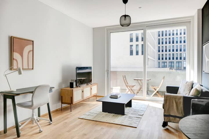 Sleek Landstraße 1br W/ Pool & Elevator, Near Metro U3, By Blueground - Wenen