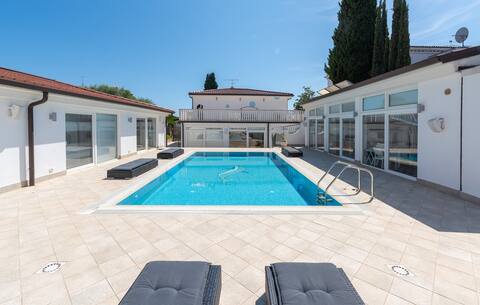 Casa Lungomare with pool