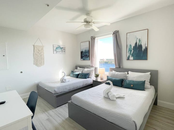 第二间卧室可供4人入住，配有2张双人床