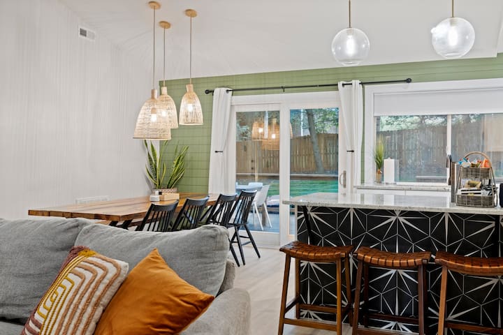 Group House, Game Room, Hiking & Breweries