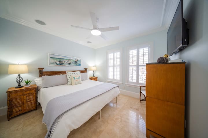 Troisième chambre avec très grand lit - pour garder l'ambiance nautique!