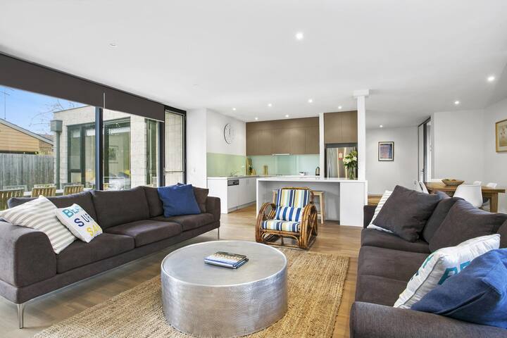 Generous Grove Road Townhouse gallery image 3