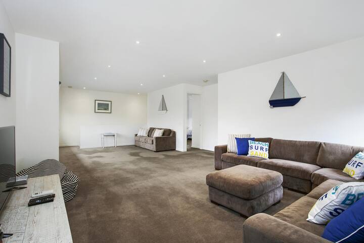 Generous Grove Road Townhouse gallery image 4