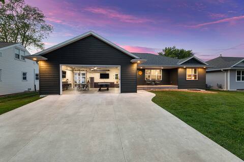 SGB1 -6 Bedroom New Build on Shadow Ln!