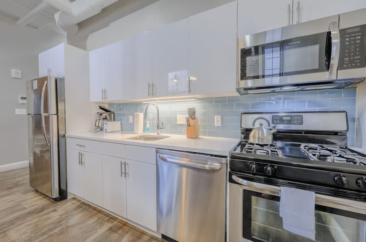 Great Location | 4bed Loft | Parking Optional gallery image 4