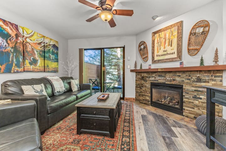 Convenient Location + Free Bus Route - Patio, Pool, Hot Tub - Steamboat Springs