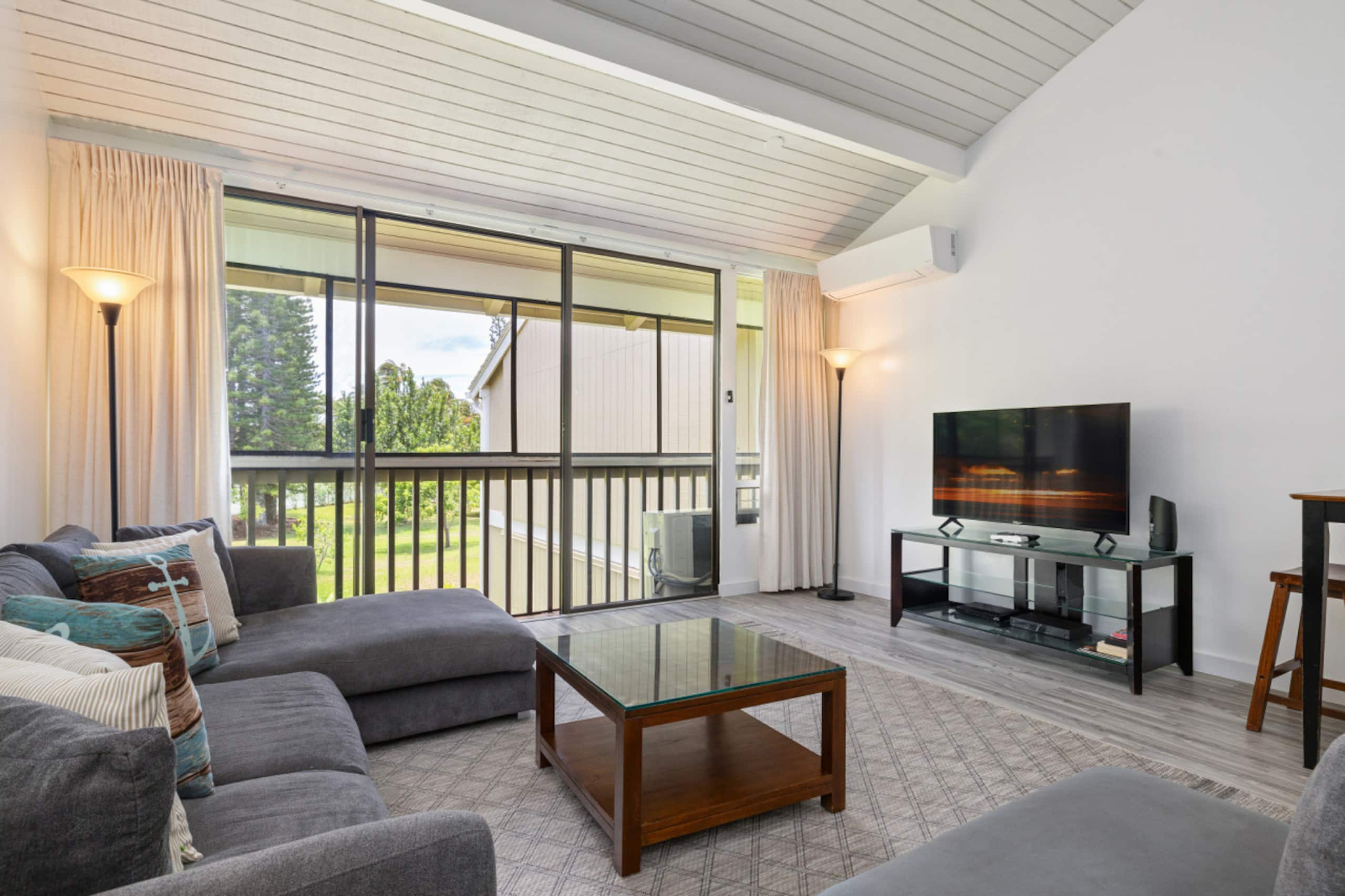 Home in Kahuku · ★4.71 · 2 bedrooms · 2 beds · 2 private baths - Image 21