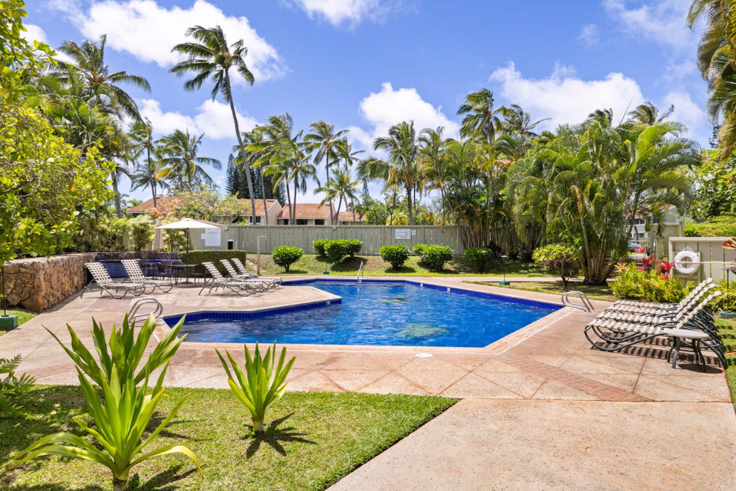 Home in Kahuku · ★4.71 · 2 bedrooms · 2 beds · 2 private baths - Image 37
