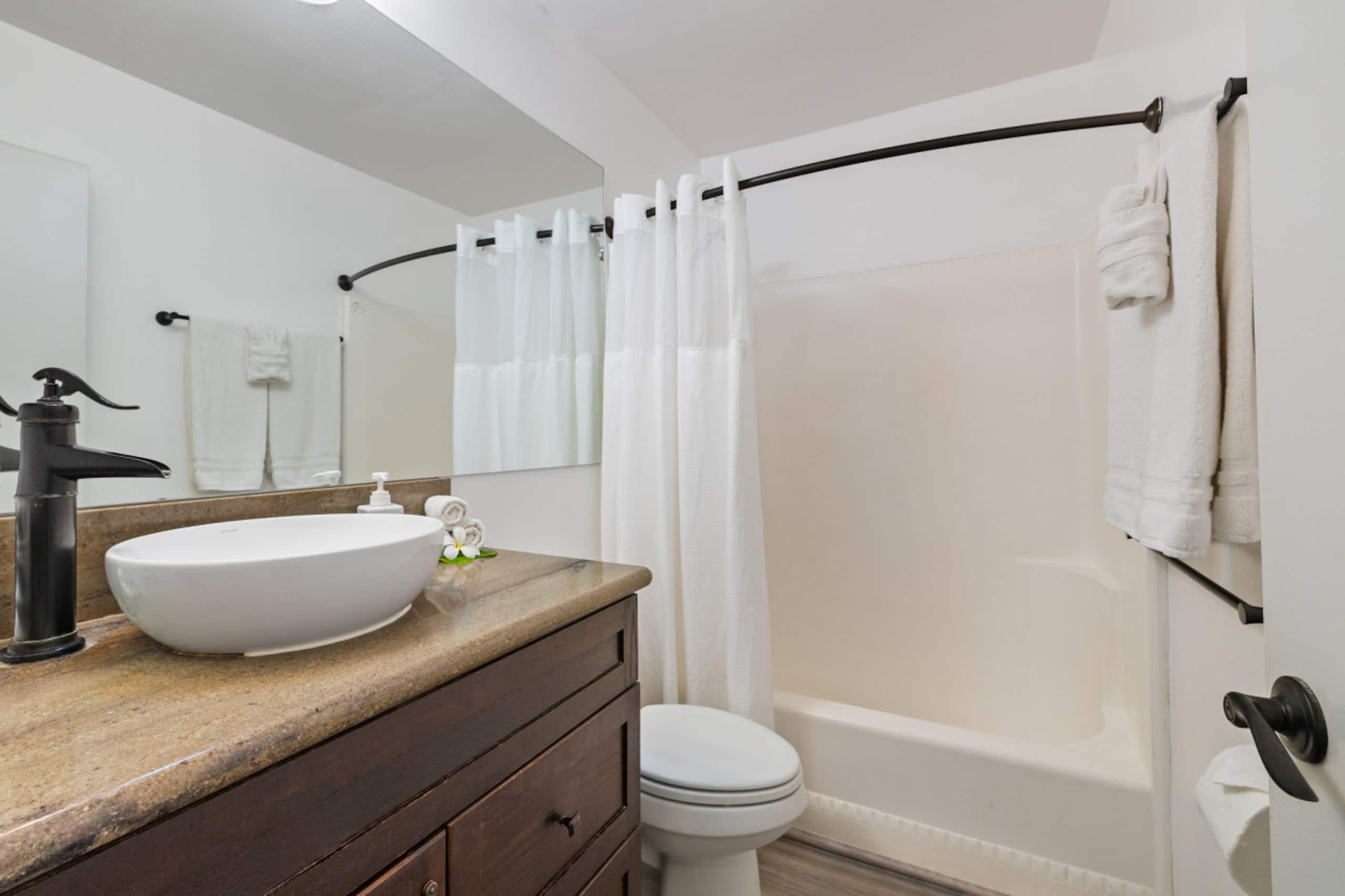 Home in Kahuku · ★4.71 · 2 bedrooms · 2 beds · 2 private baths - Image 8