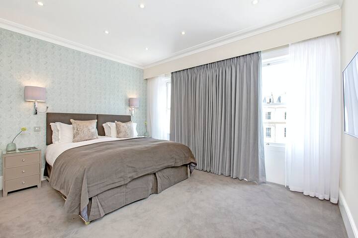 Knightsbridge Deluxe Two Bedroom Apartment gallery image 5