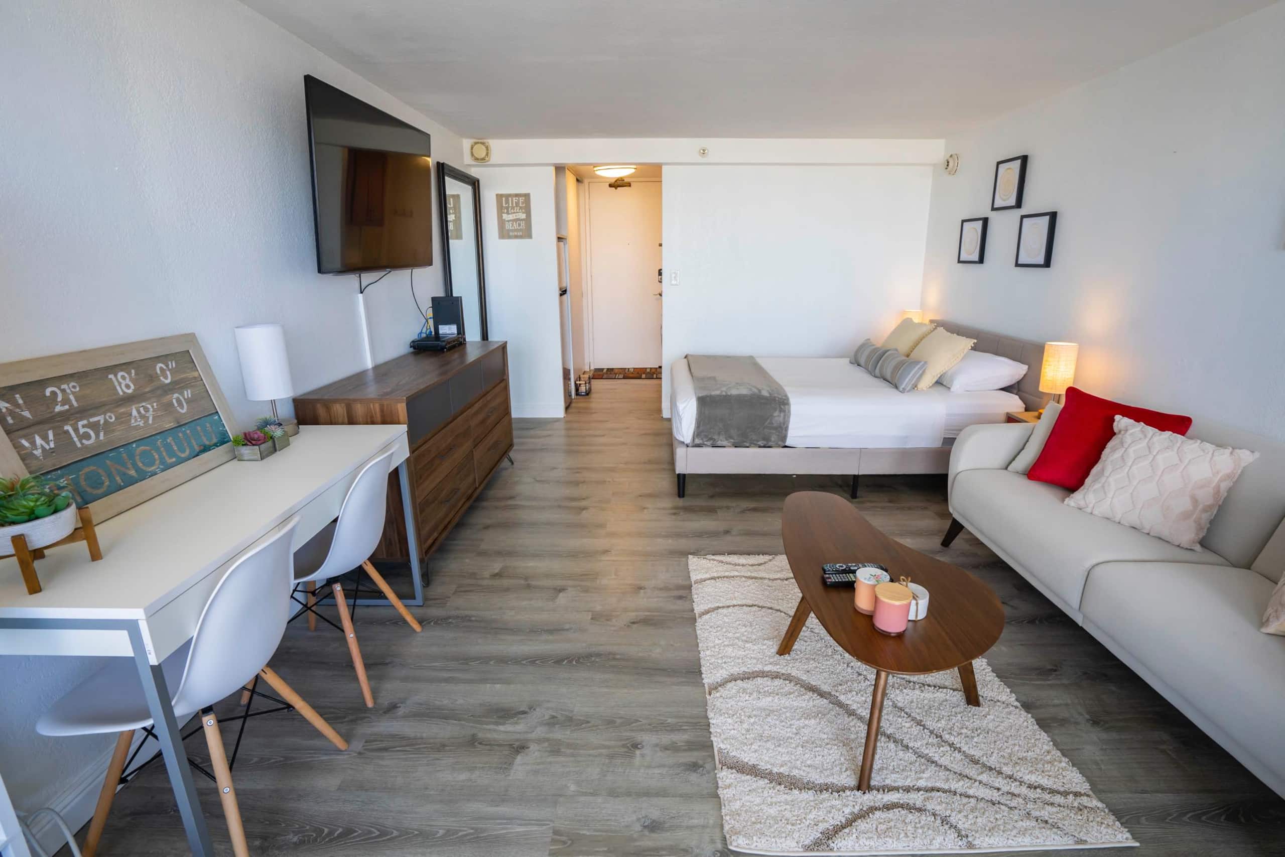 Condo in Honolulu · ★4.25 · 1 bedroom · 2 beds · 1 bath - Image 3