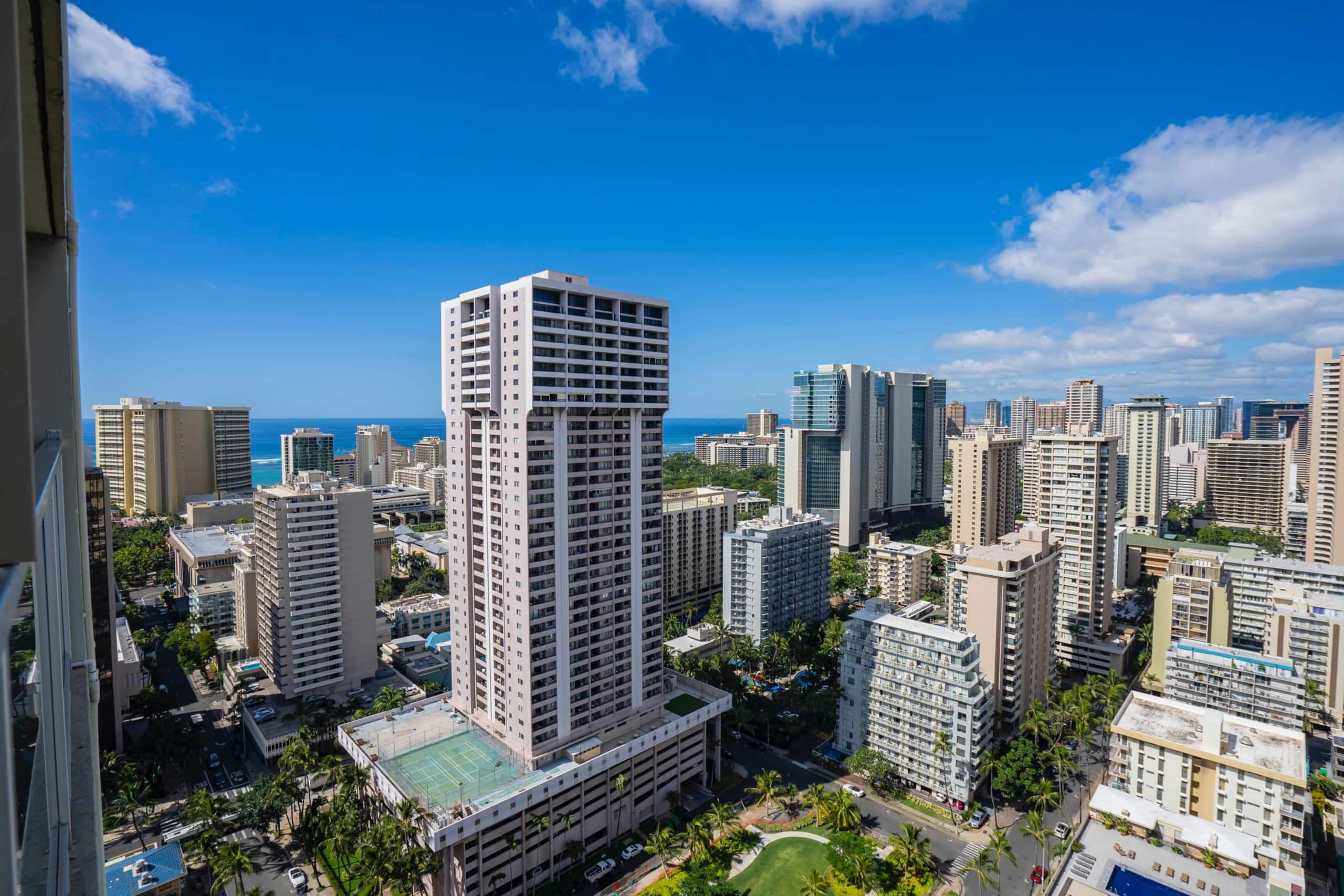Condo in Honolulu · ★4.25 · 1 bedroom · 2 beds · 1 bath - Image 17