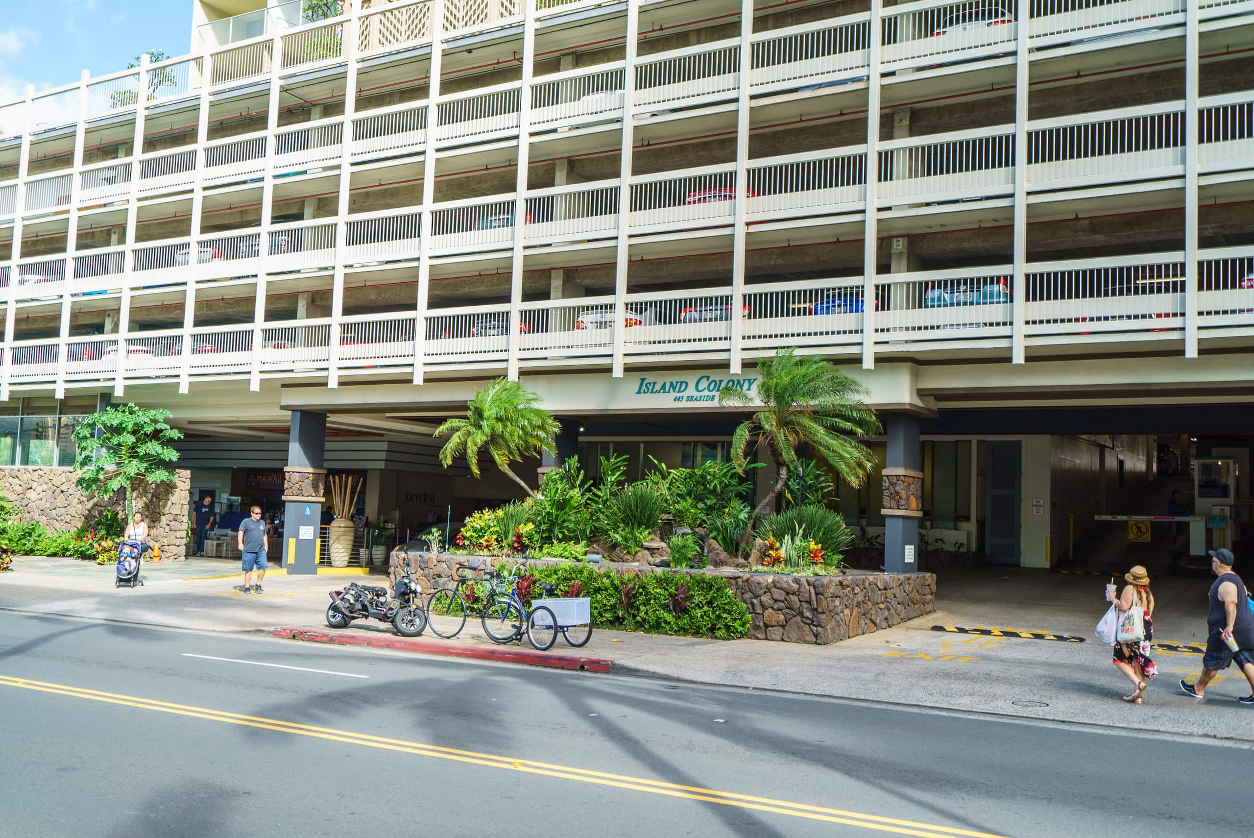 Condo in Honolulu · ★4.25 · 1 bedroom · 2 beds · 1 bath - Image 5