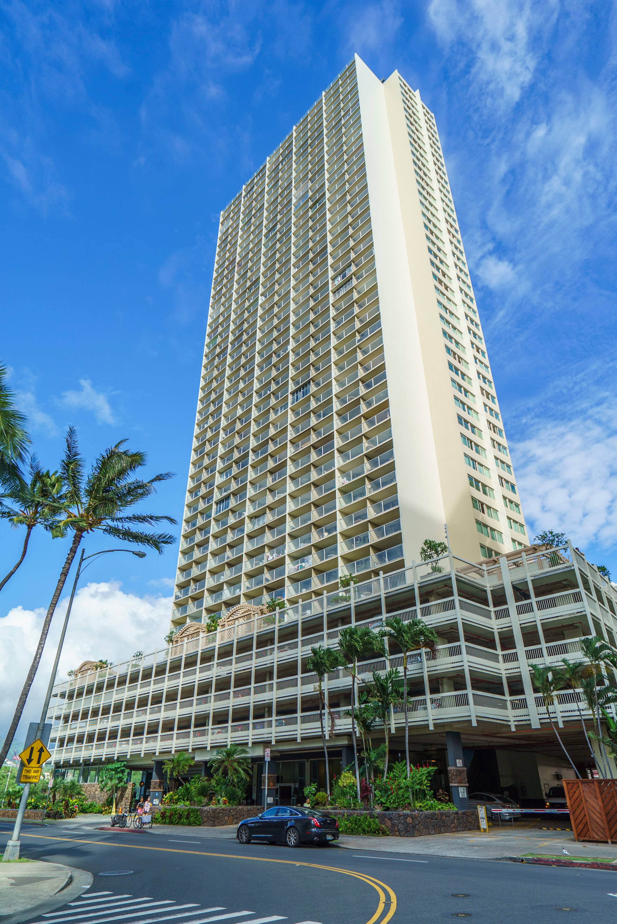 Condo in Honolulu · ★4.25 · 1 bedroom · 2 beds · 1 bath - Image 2