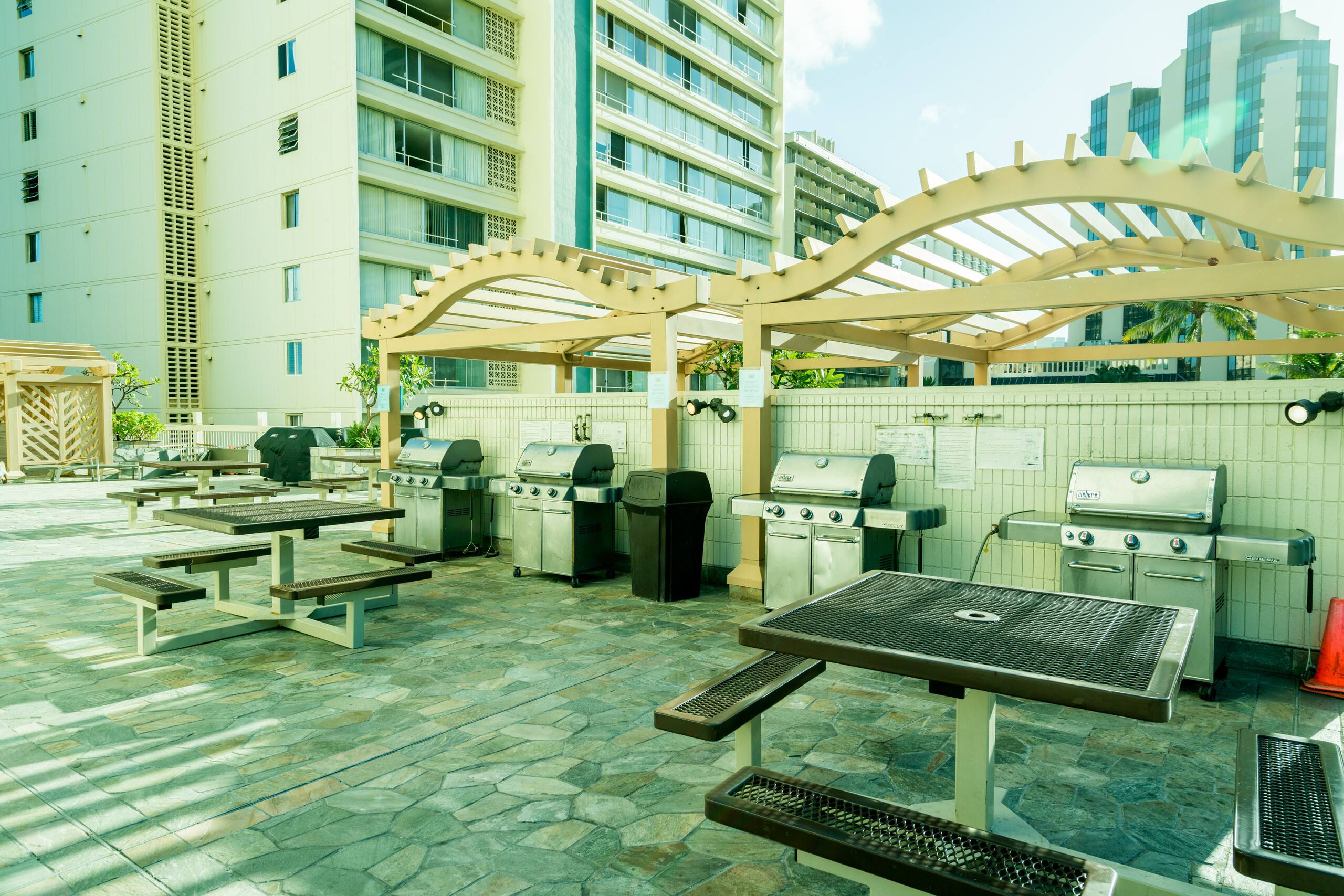 Condo in Honolulu · ★4.25 · 1 bedroom · 2 beds · 1 bath - Image 10