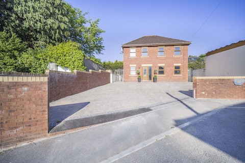 Luxury Coach House 5 Bedrooms Sleeps 12 Bridgend