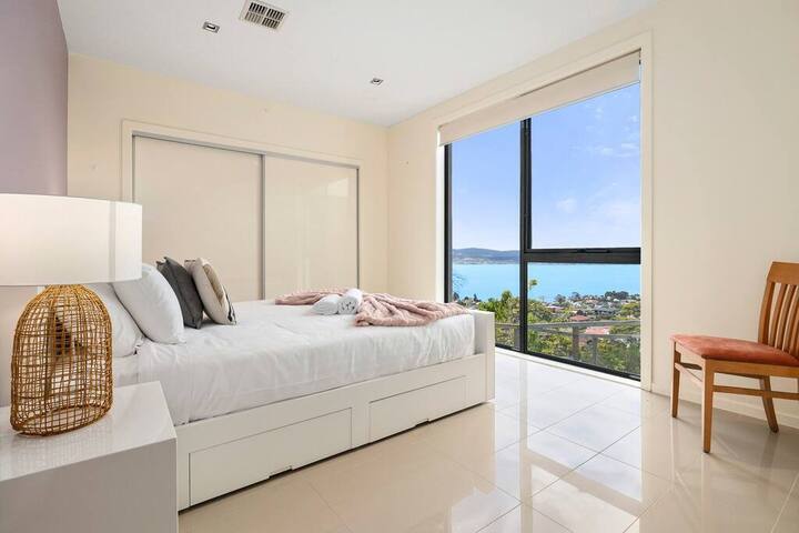 “The View” Luxury home 5 bed/3 bath 3km to Casino gallery image 5