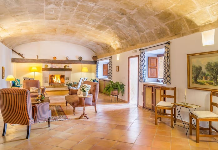 Historica house with Pool free wifi