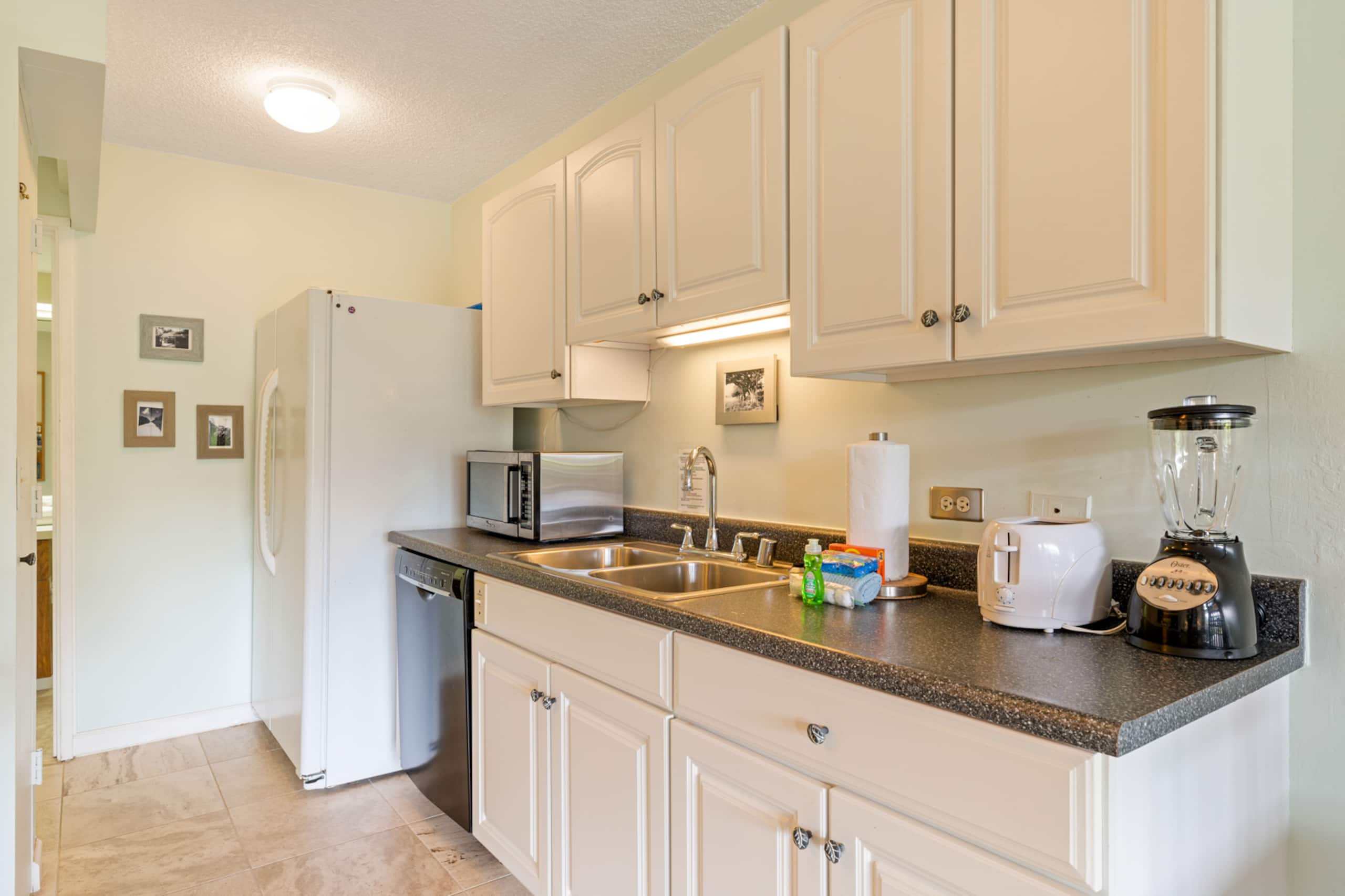 Condo in Kailua-Kona · ★4.6 · 1 bedroom · 2 beds · 2 private baths - Image 13