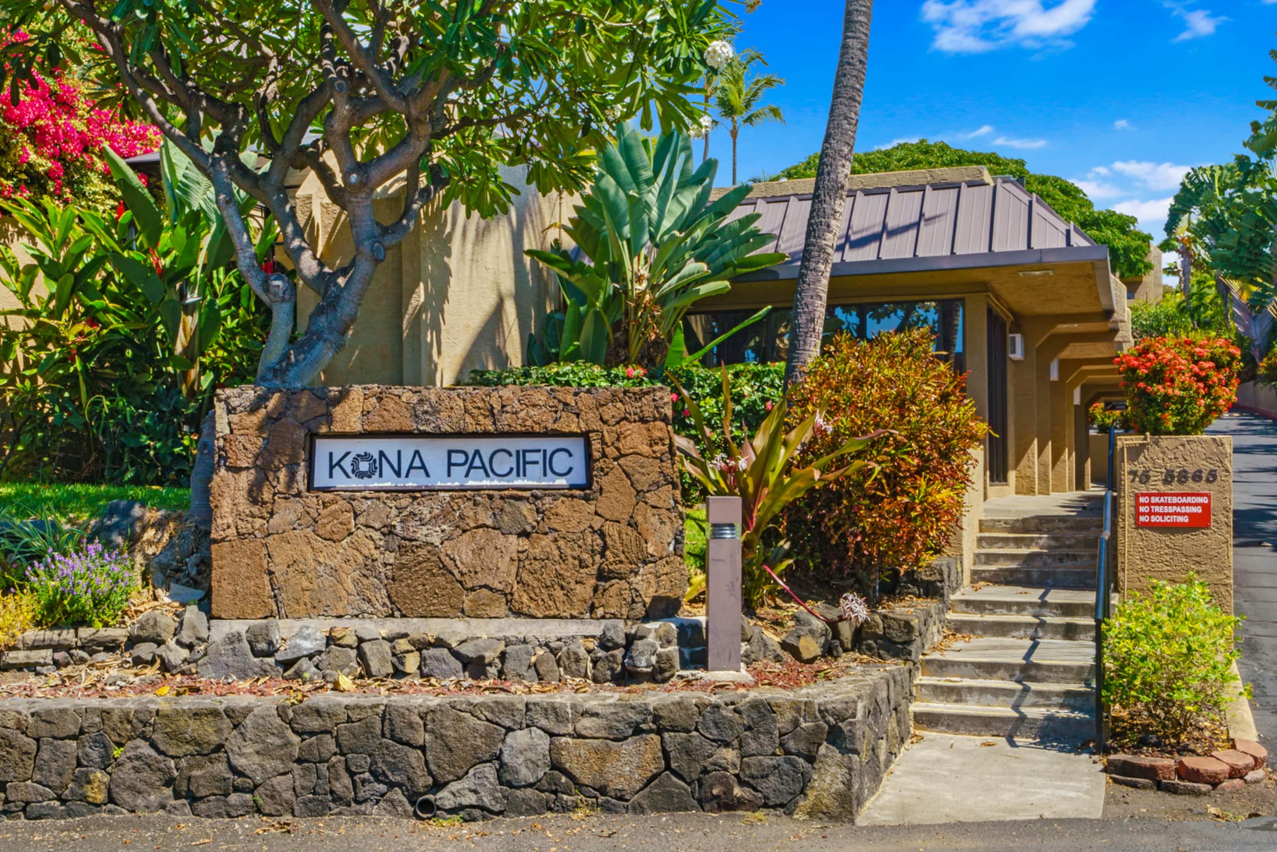 Condo in Kailua-Kona · ★4.6 · 1 bedroom · 2 beds · 2 private baths - Image 5