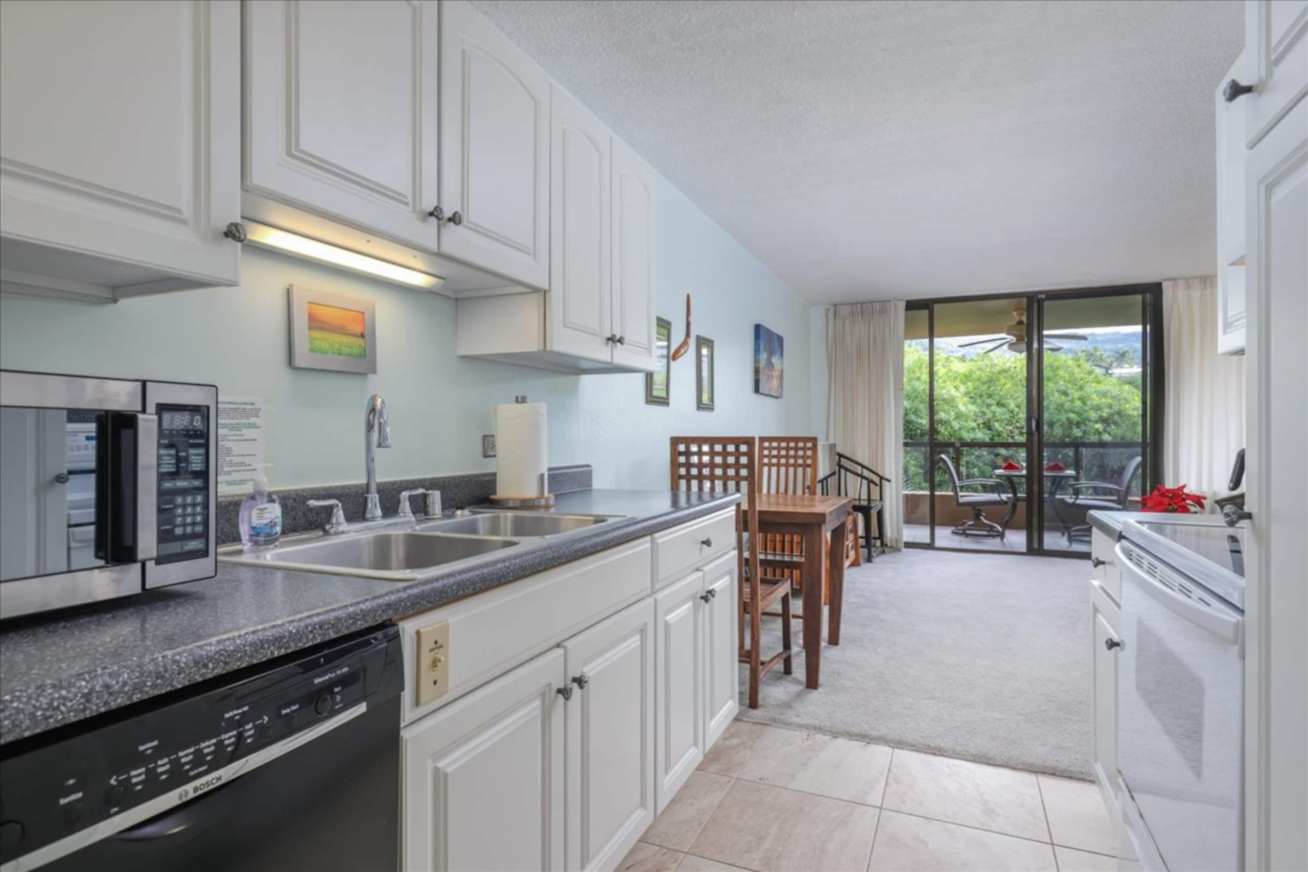 Condo in Kailua-Kona · ★4.6 · 1 bedroom · 2 beds · 2 private baths - Image 2