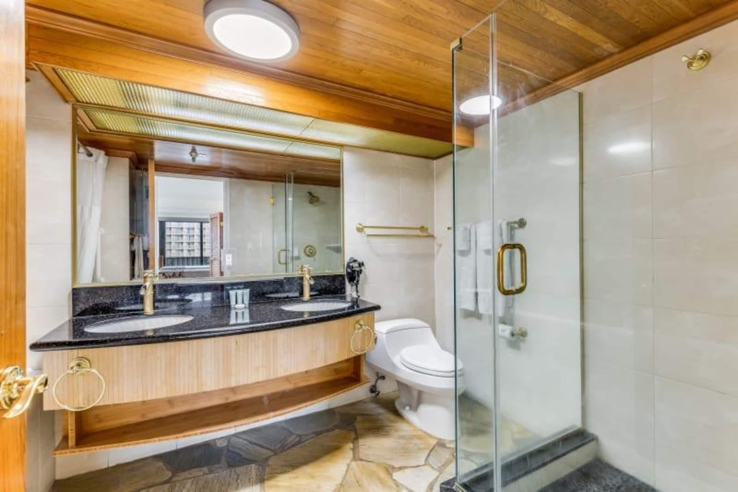 Condo in Honolulu · ★4.5 · 1 bedroom · 3 beds · 1 shared bath - Image 14