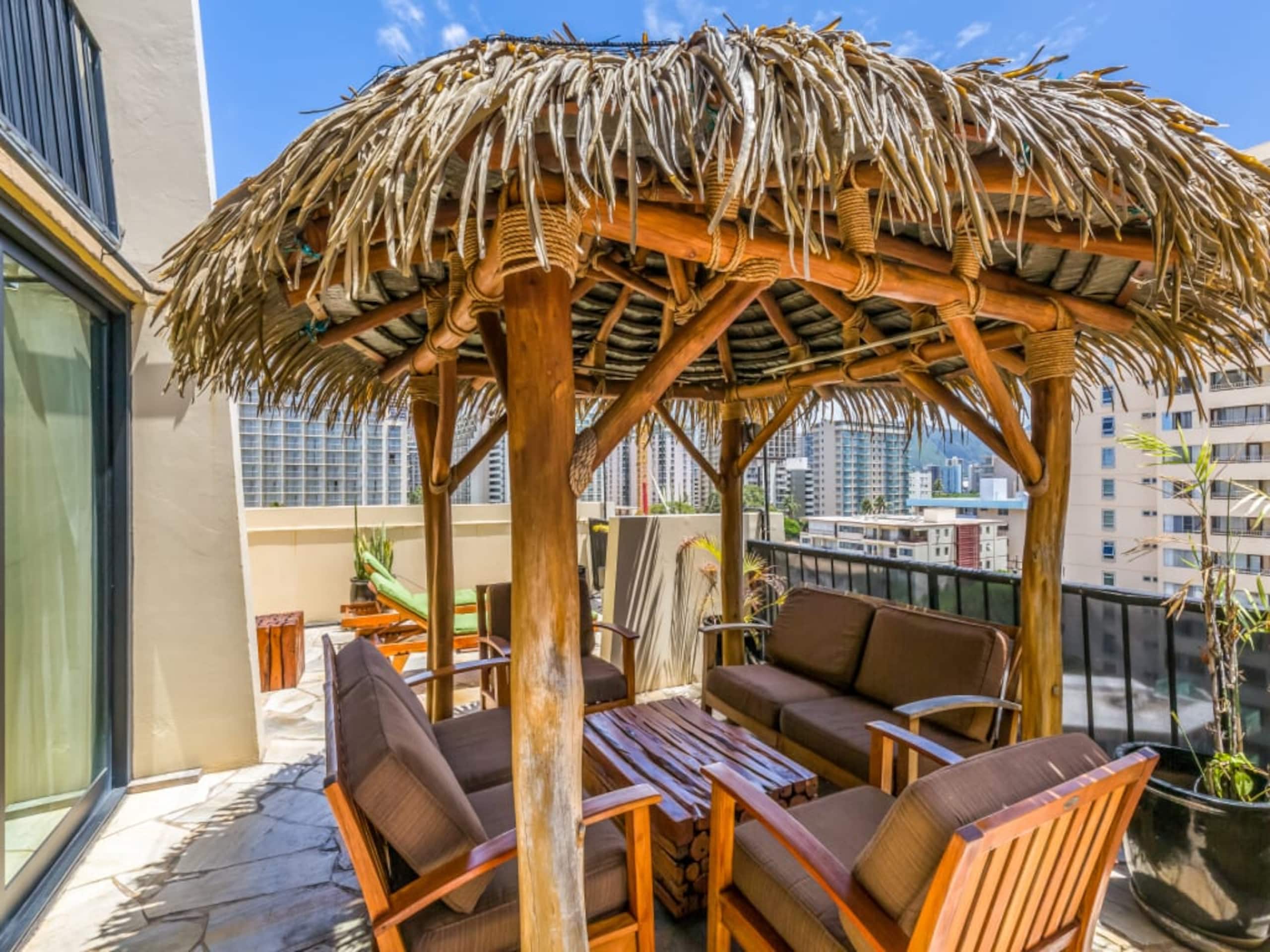 Condo in Honolulu · ★4.5 · 1 bedroom · 3 beds · 1 shared bath - Image 25