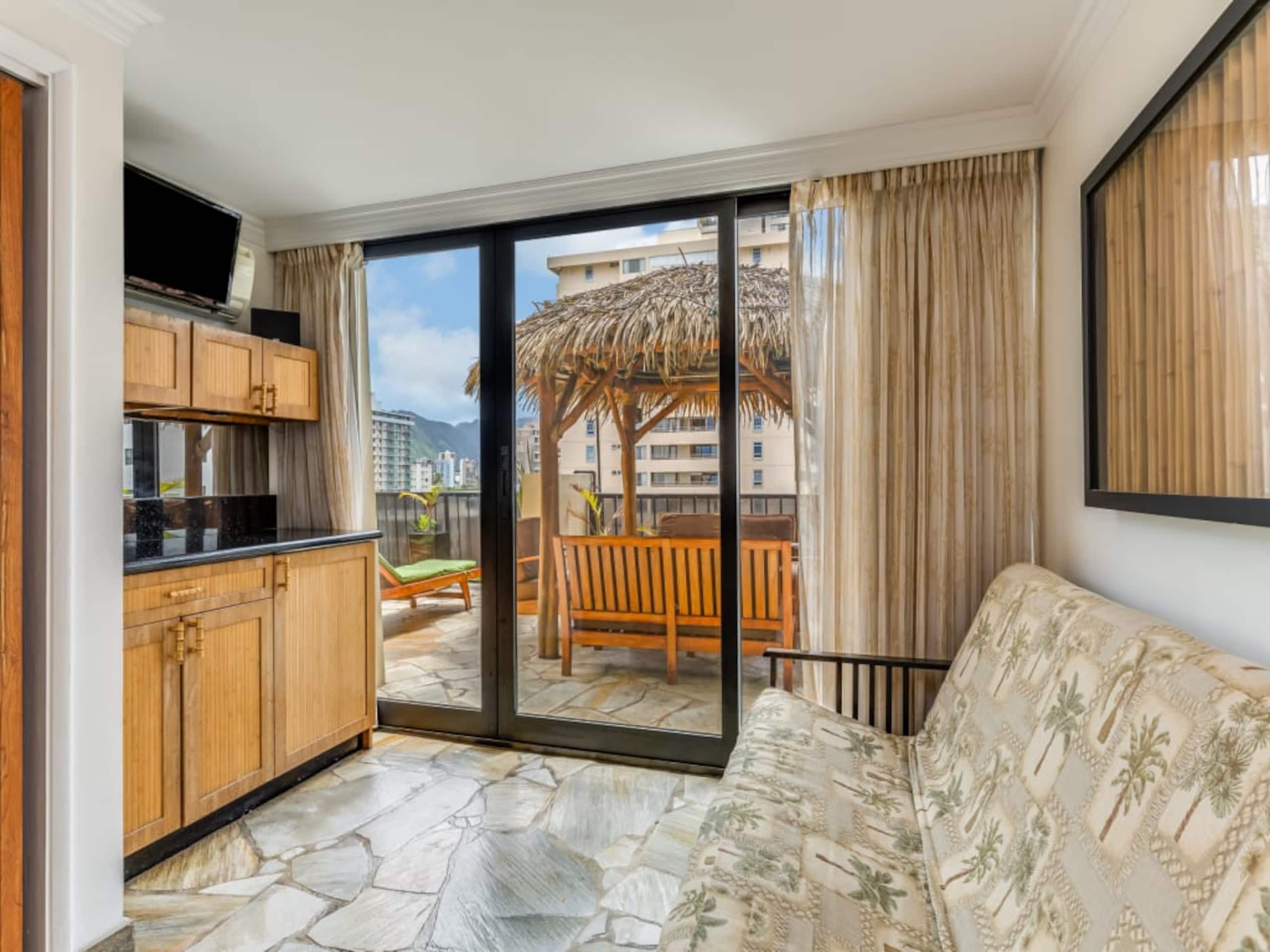 Condo in Honolulu · ★4.5 · 1 bedroom · 3 beds · 1 shared bath - Image 31